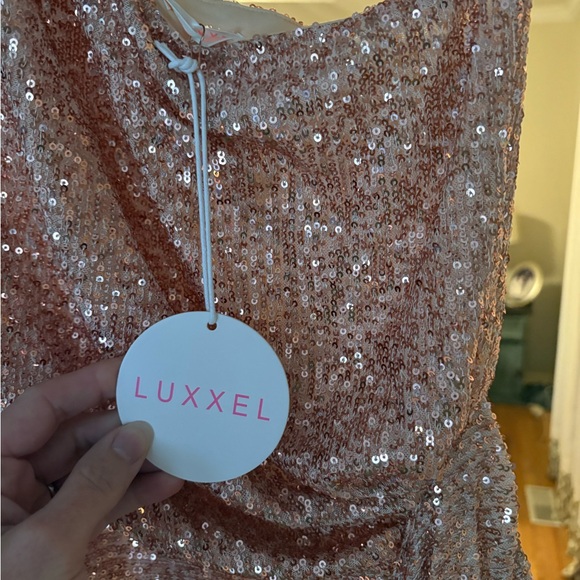 One-Shoulder Sequin Gown - Picture 6 of 8